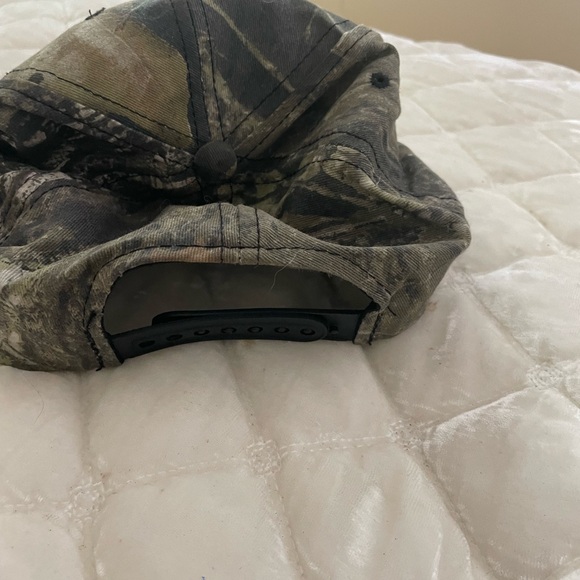 NWOT. Camouflage hat. Fits most heads. - Picture 3 of 4